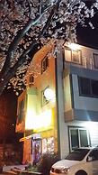 Ganderak Guesthouse - Hostel