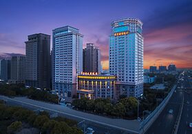 Longqi Jianguo Hotel