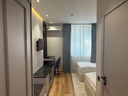 Karim Parkside Hotel
