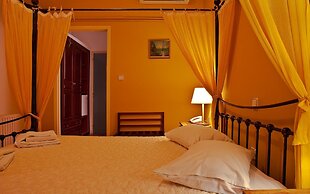 CHRIS HOTEL