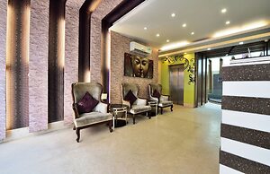 Hotel Taksh Inn