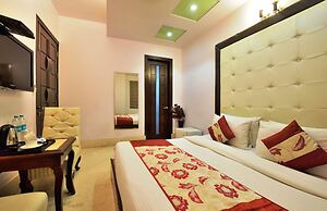 Hotel Taksh Inn