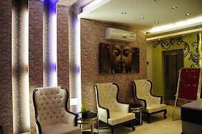 Hotel Taksh Inn