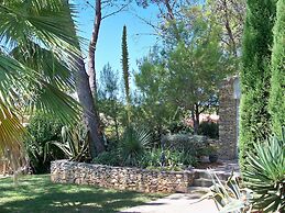 Sous les Pins de Nages