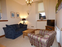 Auchenheglish Lodges - 7 Lomond Castle