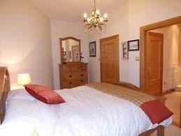 Auchenheglish Lodges - 7 Lomond Castle