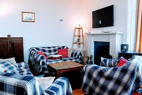 Traditional Apartment oer the Meadows
