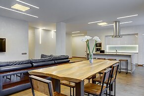 Smolny Park Suite