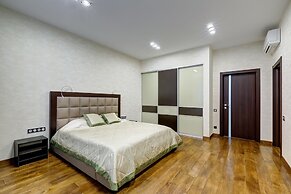 Smolny Park Suite
