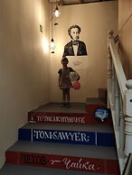 Hostel V Biblioteke