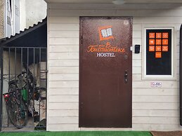Hostel V Biblioteke