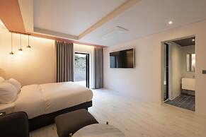 Yeonsan Hound Hotel
