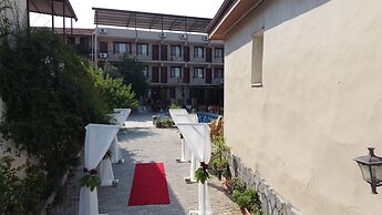 Ozturk Hotel