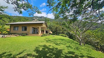Wide Horizons Mountain Retreat