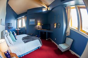 Blue Wave Inn