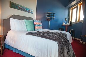Blue Wave Inn