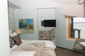 Blue Wave Inn
