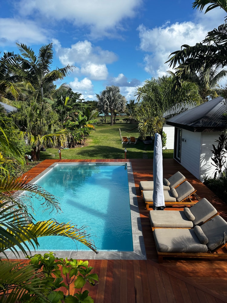 Poé Côté Lagon Beach Bungalows