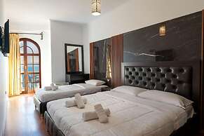 Monte Cristo Hotel with Rooftop Pool