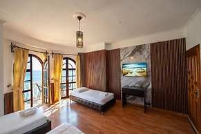 Monte Cristo Hotel with Rooftop Pool