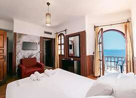 Monte Cristo Hotel with Rooftop Pool