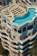 Monte Cristo Hotel with Rooftop Pool