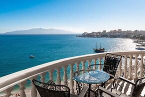 Monte Cristo Hotel with Rooftop Pool