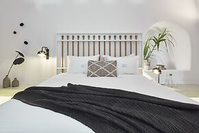White and Co. La Torre Suites