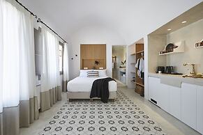 White and Co. La Torre Suites