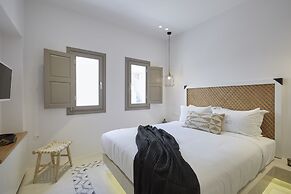 White and Co. La Torre Suites
