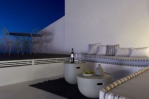 White and Co. La Torre Suites