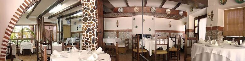 Hostal - Restaurante Emilia