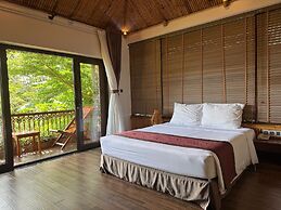 Coral Bay Resort