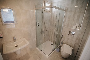 Royal Comfort Hotel