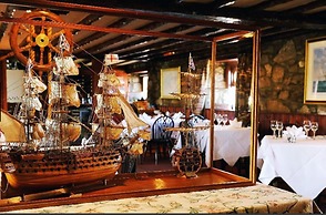 Crusoe Hotel
