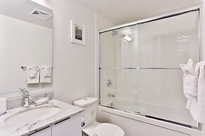 Exquisite 55th Floor 2 Bed 2 Bath Parking