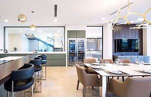 Luxury Yacht Villa