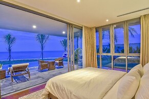 Luxury Yacht Villa