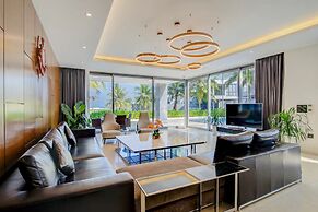 Luxury Yacht Villa