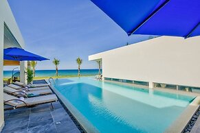Luxury Yacht Villa