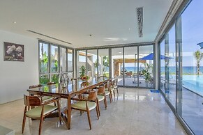 Luxury Yacht Villa