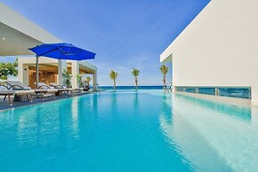 Luxury Yacht Villa