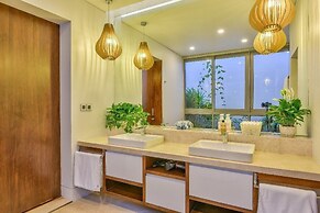 Luxury Yacht Villa