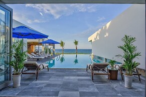 Luxury Yacht Villa