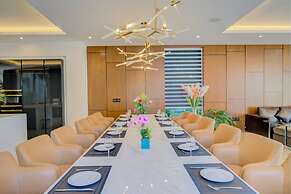 Luxury Yacht Villa