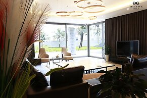Luxury Yacht Villa