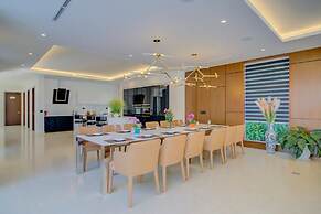 Luxury Yacht Villa