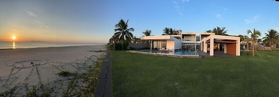 Luxury Yacht Villa