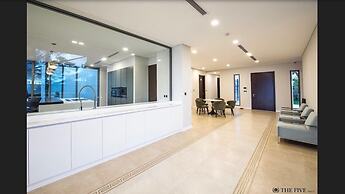 Luxury Yacht Villa