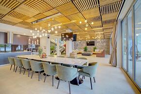 Luxury Yacht Villa